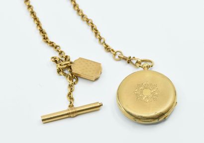 null Pocket watch in 18K (750°/°°) yellow gold, the guilloche back decorated with...