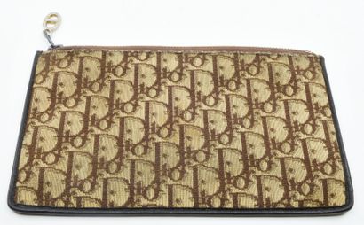 null CHRISTIAN DIOR Vintage
Pochette en toile Jacquard signées en biais beige marron...