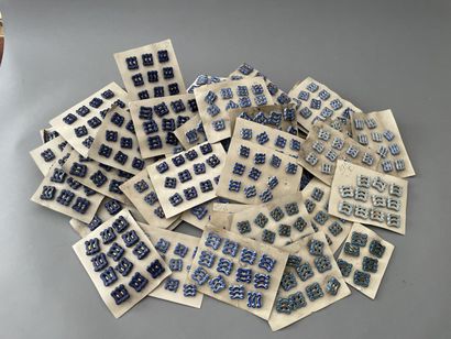 null Ensemble de boutons en céramique pour la haute-couture, vers 1940, boutons carrés...