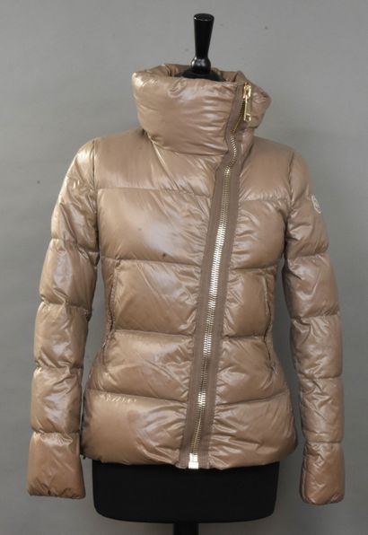 MONCLER
Beige quilted jacket with large stand-up...