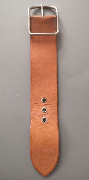 null HERMES Paris made in France
Bracelet ceinture en cuir naturel et boucle en métal...