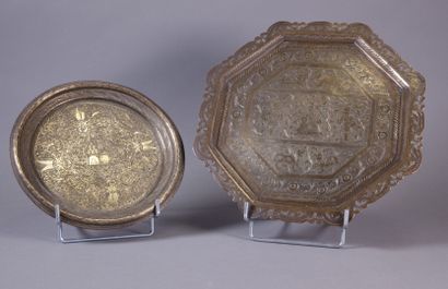 INDE - XIXe siècle 
Deux plateaux en métal...