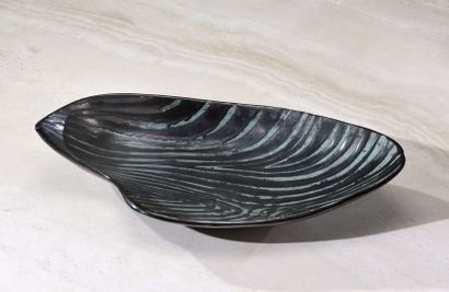 null Roger CAPRON (1922 - 2006)

Large glazed ceramic dish with line decoration in...