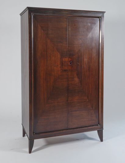 null Travail français des années 1940

Armoire en acajou et placage d'acajou ouvrante...