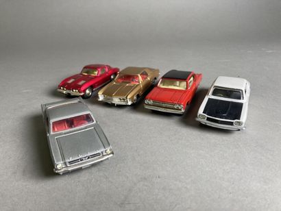 null CORGI TOYS (5)
CHEVROLET STING RAY - Rouge métal XXXXX
FORD CAPRI - Blanc/noir...