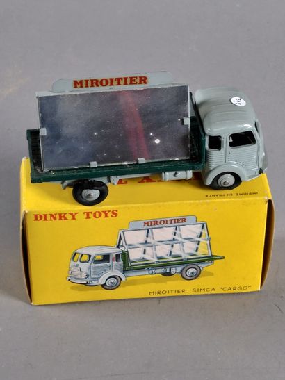 DINKY TOYS FR (1)
33 C - Simca cargo miroitier...