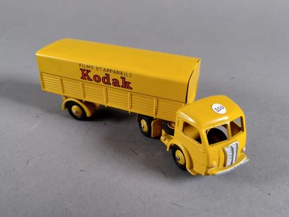 null DINKY TOYS FR (1)
32 AJ - Panhard semi-remorque "Kodak" - jaune - rare en état...
