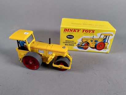 DINKY TOYS FR (1)
90 A - Rouleau compresseur...