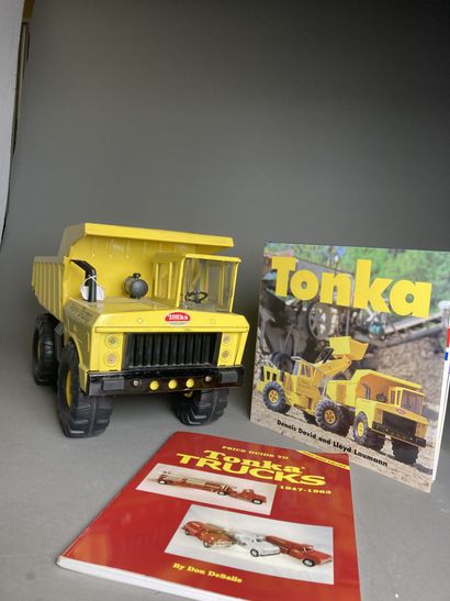 null TONKA (1)
Camion Mighty Dump en tôle jaune ref 2900 (année 1965)
Longueur 47...