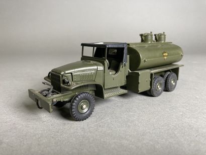 null DINKY TOYS FR (1)
823 - GMC CITERNE MILITAIRE
Complet avec ses décalques intactes...