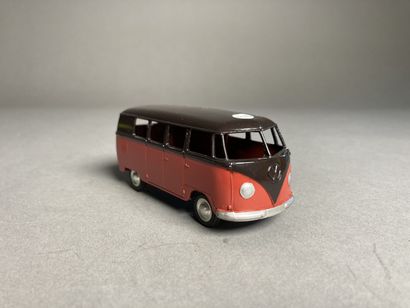 MARKLIN (1)
5524 - Bus Volkswagen - rouge/noir...