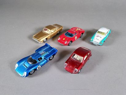 null Cinq véhicules Dinky Toys, trois Norev, un Marklin, deux Mercury et un sans...