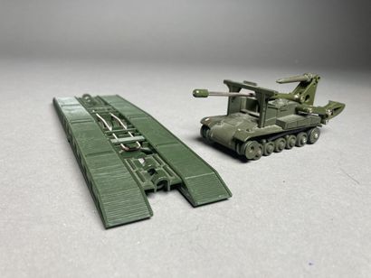 null DINKY TOYS FR (1)
883 CHAR AMX POSEUR DE PONT sans les chenilles (B) ****