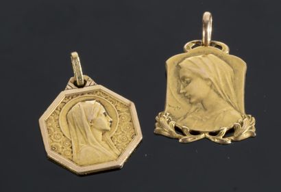 null Lot de deux médailles religieuses au profil de la Sainte-Vierge, gravées au...