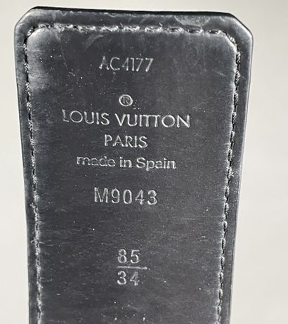 null Louis VUITTON
Ceinture en toile Monagram graphite fermoir LV en métal chromé...