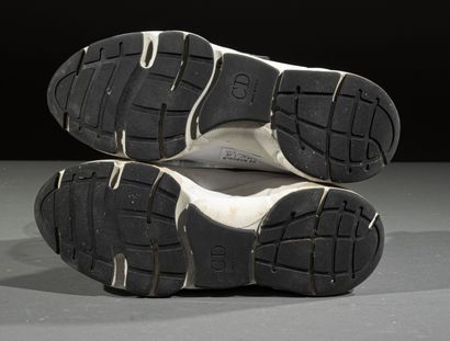 null DIOR Homme
Paire de sneakers B22 en cuir gris, blanc, filet et semelle gomme...