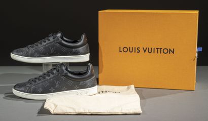 null Louis VUITTON
Paire de sneakers Luxembourg en toile Monogram graphite et cuir...