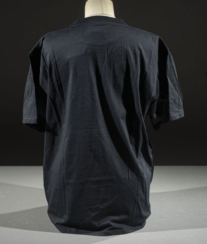 null PRADA 
Tee-shirt en coton noir, devant à effet tablier en nylon à la couleur...