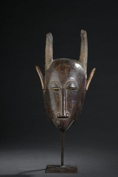 null Masque Yaouré, Côte d'Ivoire 
Bois 
H. 37,5 cm

Provenance : 
Collection Paul...