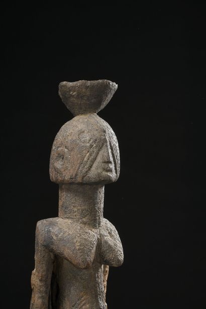 null Dogon statue, Mali
Wood, crusty patina
H. 55 cm

Provenance : 
Paul and Jacqueline...