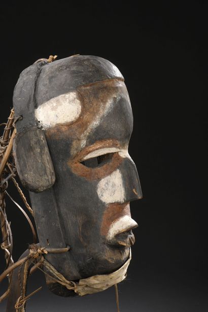null *Masque, Kongo, République Démocratique du Congo 
H. 35 cm 

Provenance
Collection...