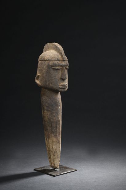 Tête masculine Dogon, Mali
Bois 
H. 38 cm

Provenance...
