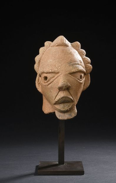 Nok male head, Nigeria
Terracotta 
H. 14,5...