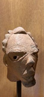 null Nok male head, Nigeria
Terracotta 
H. 14,5 cm 
Dating : 2100 BC (certificate...