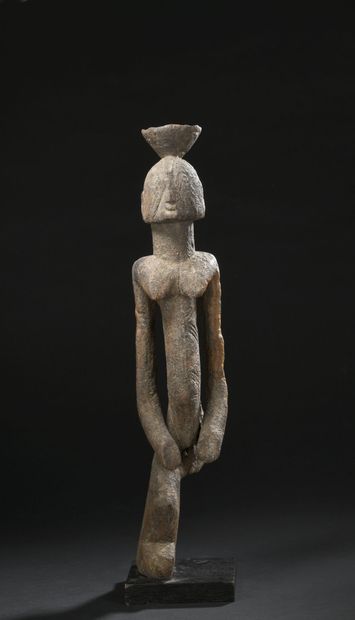 null Dogon statue, Mali
Wood, crusty patina
H. 55 cm

Provenance : 
Paul and Jacqueline...
