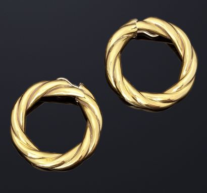 null Paire de créoles en or jaune 18k (750 millièmes) formée d'anneaux torsadés.
Poids...