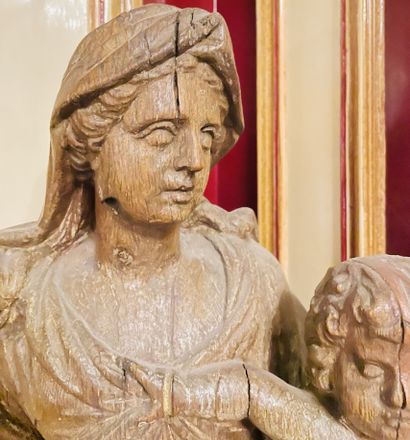 null FRANCE, vers 1700
La Vierge à l'Enfant
Chêne sculpté
H. 82 cm
Fentes
