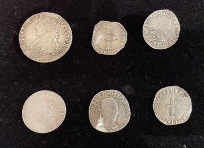 null Lot de 6 monnaies royales en argent : 
Quart d'écu : 2 exemplaires. Henri III...
