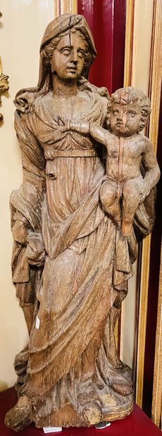 null FRANCE, vers 1700
La Vierge à l'Enfant
Chêne sculpté
H. 82 cm
Fentes
