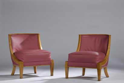  André ARBUS (1903 - 1969) 
Pair of cherry wood armchairs with round back and curved... Gazette Drouot