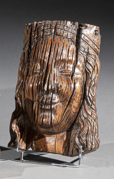 null Masque de sainte couronnée en bois sculpté
XVème siècle
H. 28 cm GF
Acciden...