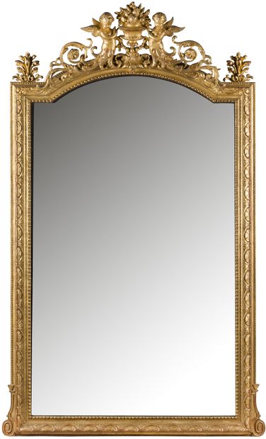 null Miroir biseauté rectangulaire en bois et stuc doré à moulures de perles et coquilles,...