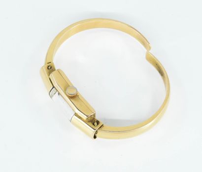 null BAUME ET MERCIER
Montre-bracelet en or jaune 18K (750°/°°), boitier rectangulaire,...