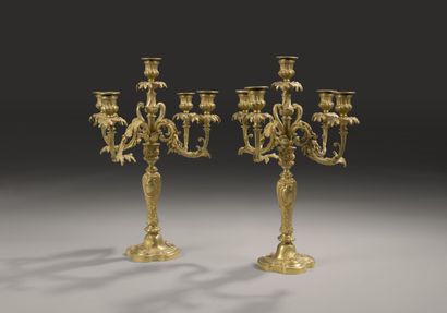 null Paire de candélabres en bronze à cinq lumières
Style Rocaille
Fin du XIXème...