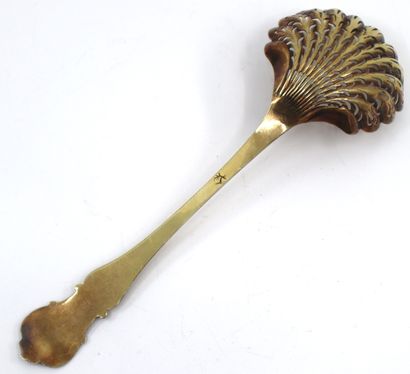 null Sprinkling spoon in vermeil with pierced decoration and spatula chiseled with...