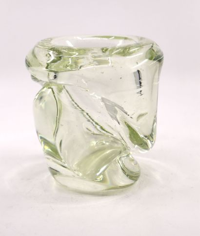 null André THURET (1898-1965)
Vase en verre moulé bullé, de forme torsadée
Signé...