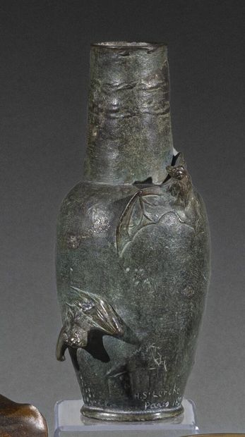 null Hans STOLTENBERG-LERCHE (1867-1920)
Vase en bronze à patine verte, à décor en...
