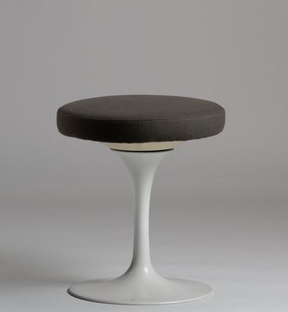 null Eero SAARINEN (1910 - 1961)
Édition KNOLL INTERNATIONAL des années 1970
Tabouret...