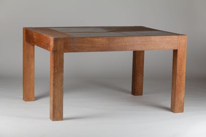 null Travail des années 1970
Grande table dite "d'atelier"
Structure à quatre pieds...