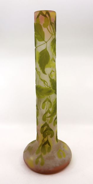 null ETABLISSEMENTS GALLE
Tubular vase on swollen base. Proof in green and yellow...