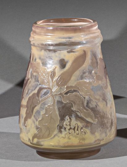 null Émile GALLE (1846-1904) 
Vase ovoïde à col bagué et petit talon annulaire. Épreuve...