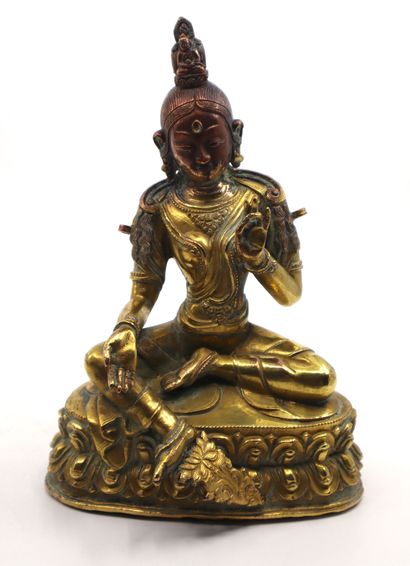 null Tibet, fin du XIXe siècle
Statuette de Tara verte en alliage de cuivre doré,...