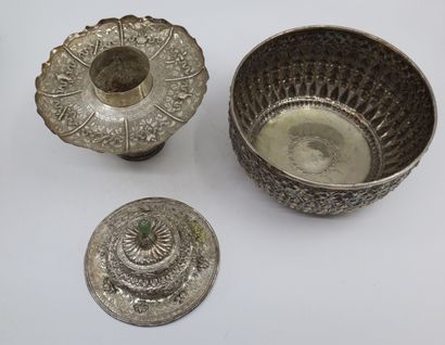 null Southeast Asia, 20th century, 
Silver footed covered bowl with foliate decoration,...
