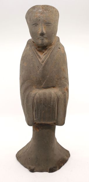 null China, Han dynasty (206 BC - 220 AD)
Grey terracotta statuette of a maid, standing...