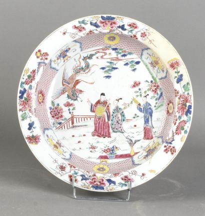 null China, Compagnie des Indes, 18th century
Round porcelain dish with enamelled...