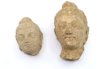 null Ancient Gandhara region, 2nd/4th century 
Two Buddha heads in stucco
H. 19 cm;...